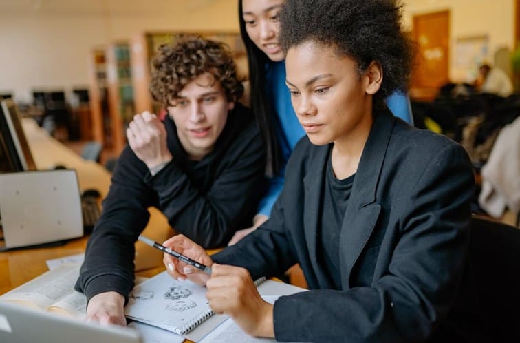 How to Build Wealth as a Female Student on a Tight Budget featured image
